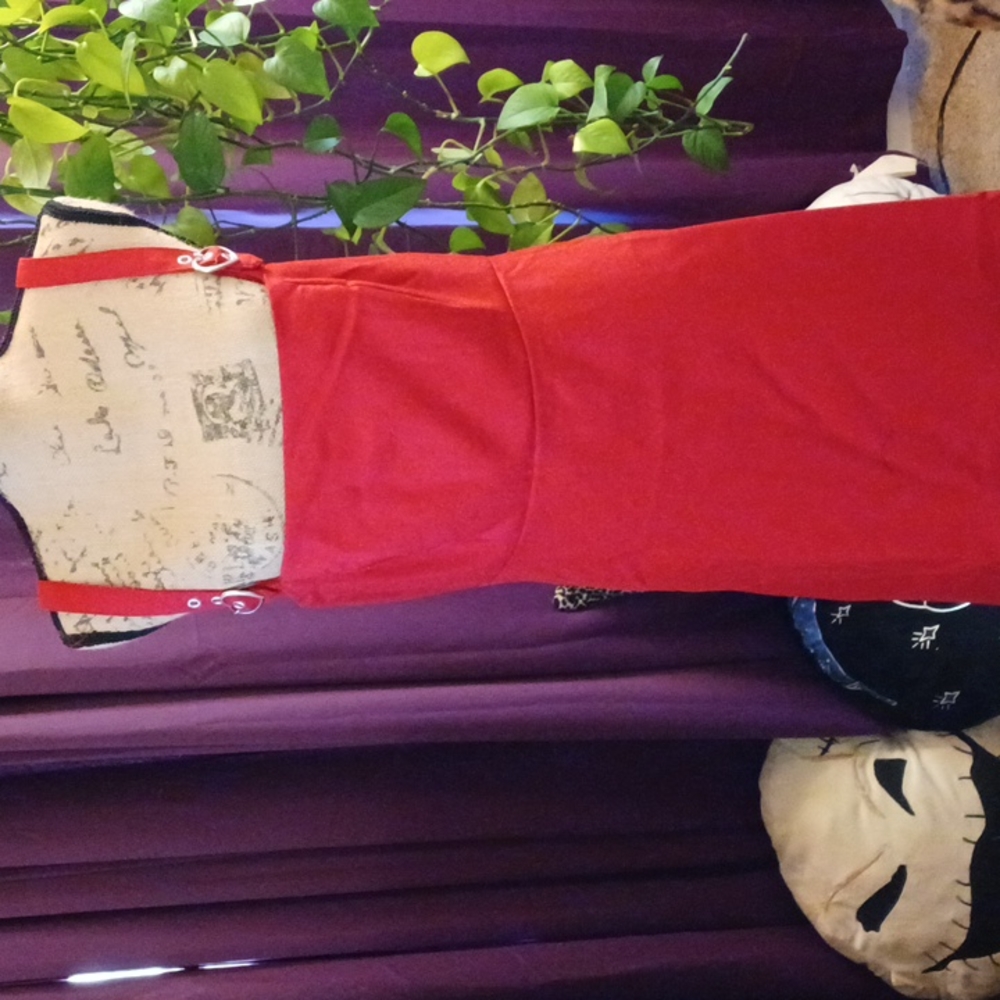 NWT Hot Topic 3x red petafor heart shaped buckles straps adjustable.